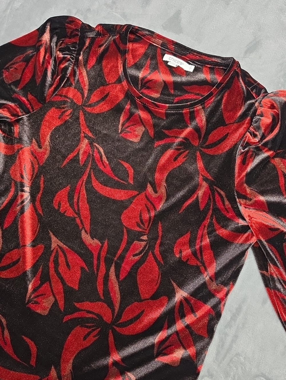 Chico's Red and Black Velvet Leaf-Print Puff-Sleeve Top